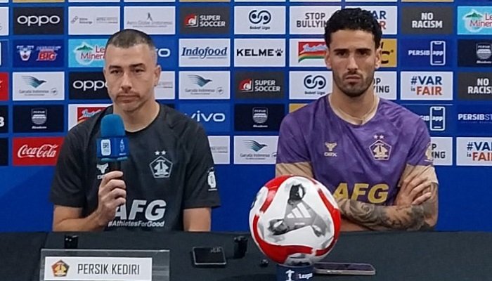 Persib Bandung kembali melakoni laga penting di Super League 2025-2026, dengan menjamu Persik Kediri pada Pekan 25, Senin (9/3/2026) malam.