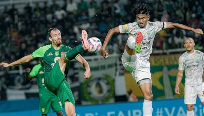 PERSEBAYA dalam momentum positif seusai menang atas PSM. Di sisi lain Persib Bandung datang dengan kepercayaan diri setelah melibas Madura.