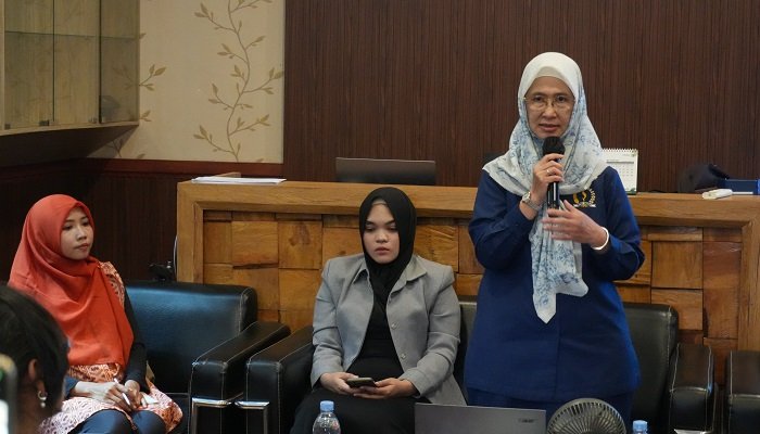 Hj Ratnawati menyoroti persoalan krisis sampah yang dinilai menjadi salah satu masalah lingkungan paling mendesak di Jabar.