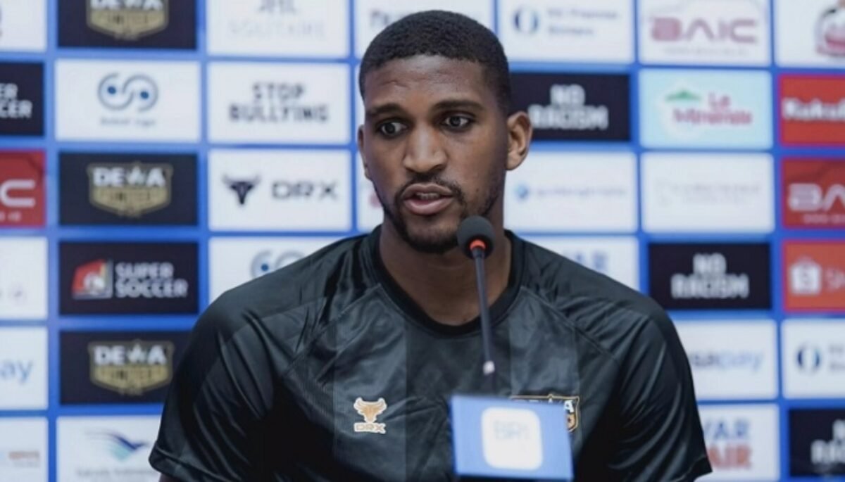 Bek tengah Dewa United Damion Lowe menegaskan timnya dalam kondisi siap tempur untuk menghadapi Persib di BIS, Senin (20/4/2026) malam.