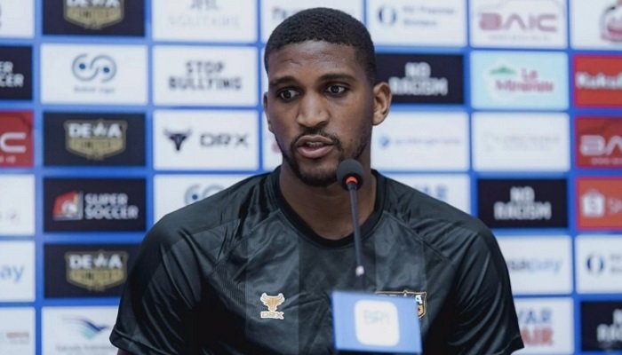 Bek tengah Dewa United Damion Lowe menegaskan timnya dalam kondisi siap tempur untuk menghadapi Persib di BIS, Senin (20/4/2026) malam.