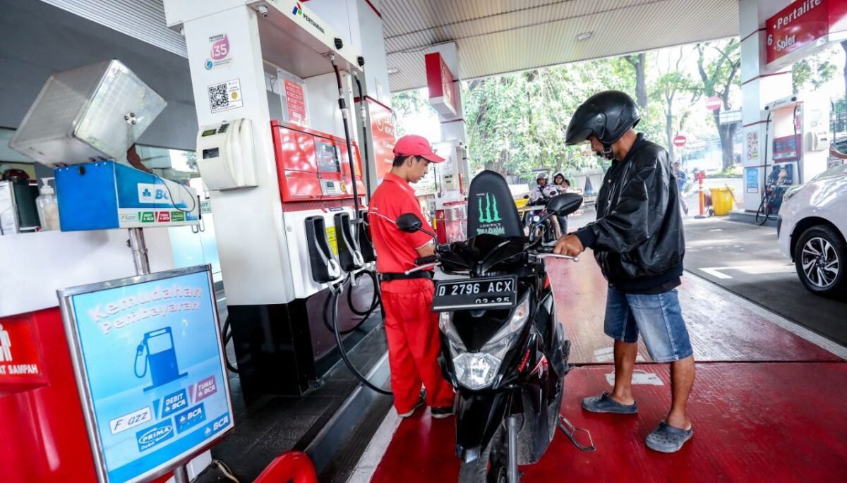 Farhan Pastikan BBM di Kota Bandung Aman, Warga Diimbau Tenang