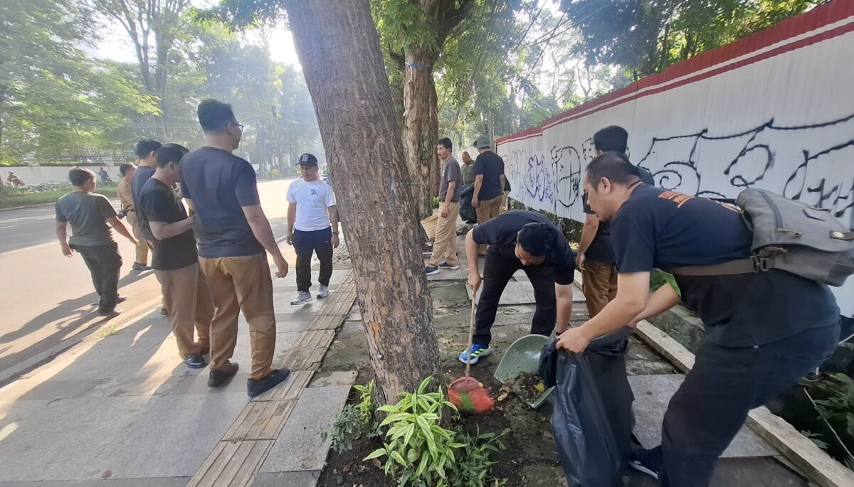 Dukung Gerakan Indonesia ASRI, Setwan Jabar Lakukan Gerakan Bersih-Bersih
