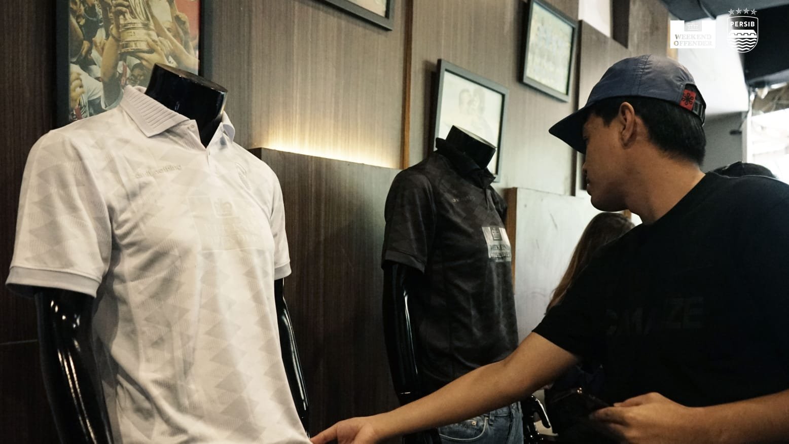 Persib Bandung luncurkan jersey kolaborasi dengan Weekend Offender. (foto: media officer)