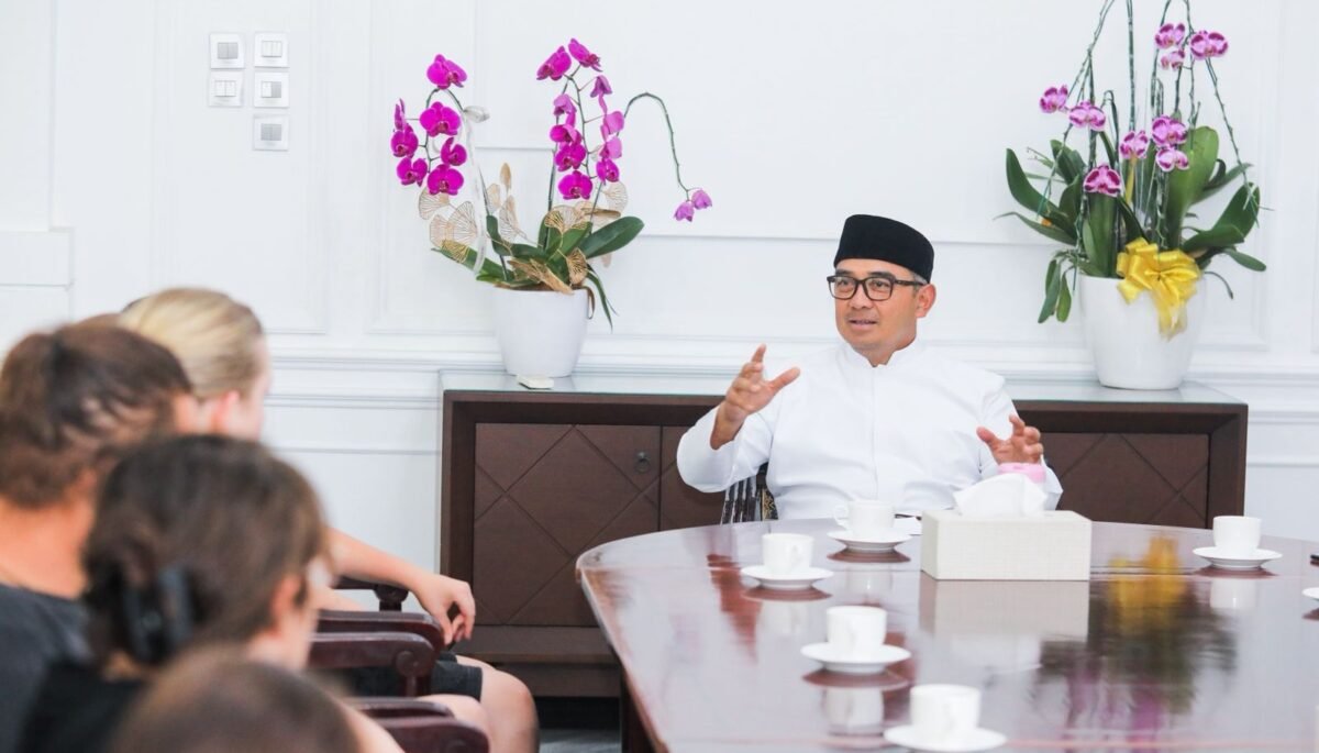 Di Hadapan Siswa Australia, Farhan Kenalkan Sejarah Panjang Kota Bandung