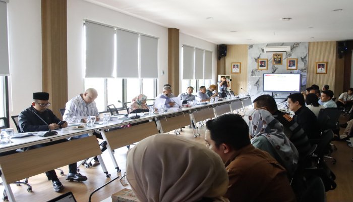Komisi V DPRD Jabar menyoroti capaian kinerja sejumlah OPD yang melampaui target dalam LKPJ Gubernur Tahun Anggaran 2025.