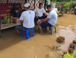 Banjir di Rumpin Bogor, Dede Chandra Sasmita Salurkan Selang Penyedot Air