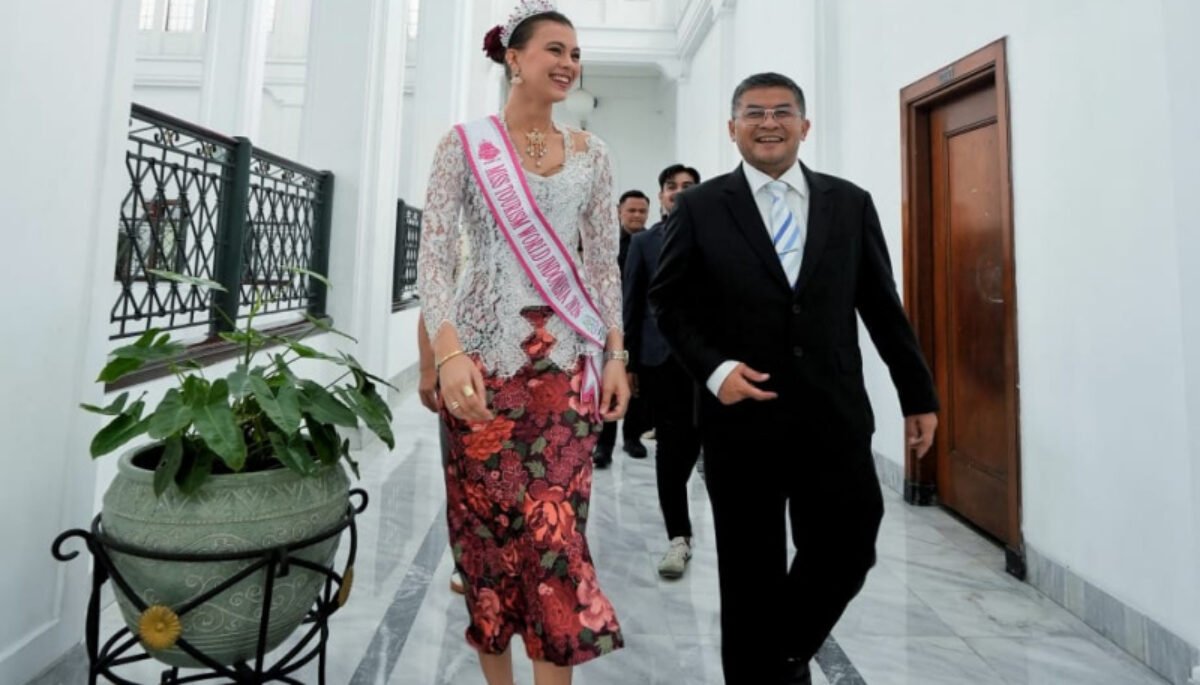 Wagub Erwan Dukung Sophia Rebecca Harumkan Jabar pada Miss World Tourism 2026