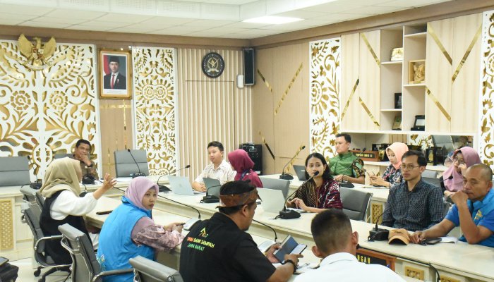 DPRD Jabar menegaskan peran aktif pemerintah dalam memperkuat bank sampah sebagai garda pengelolaan lingkungan berbasis masyarakat.