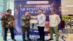 IBS Foundation menegaskan komitmennya dengan menyalurkan Al-Qur’an dan perlengkapan sekolah bagi santri yatim di Solo.