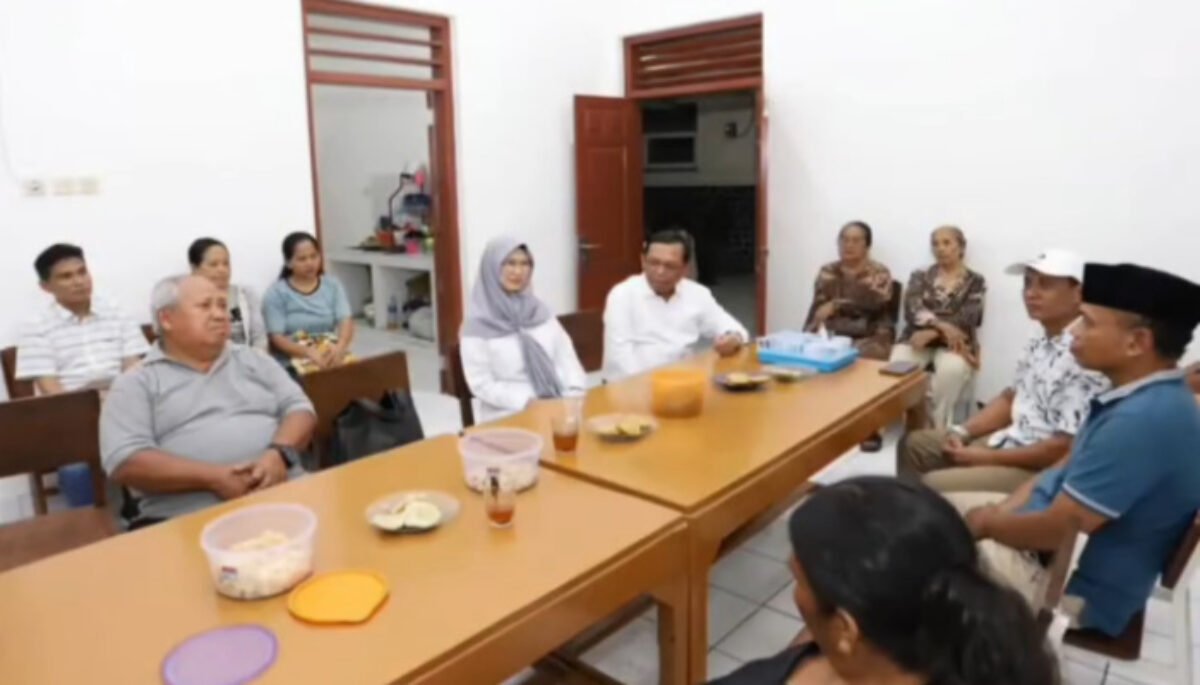 Hj. Ratnawati, mengajak masyarakat untuk terus memperkuat nilai toleransi dan kebersamaan di tengah keberagaman yang menjadi kekuatan bangsa. 