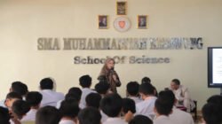 Semangat menanamkan nilai-nilai demokrasi sejak dini terus digaungkan Anggota DPRD Provinsi Jawa Barat Hj. Ratnawati.