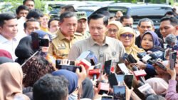 Pemerintah terus mendorong penanganan perlintasan kereta api sebidang yang dinilai rawan kecelakaan, khususnya di wilayah padat penduduk.