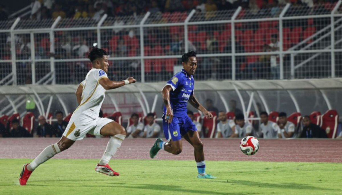 Comeback 4-2 di Markas Bhayangkara, Persib Bandung Kembali ke Puncak Klasemen