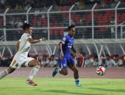 Comeback 4-2 di Markas Bhayangkara, Persib Bandung Kembali ke Puncak Klasemen