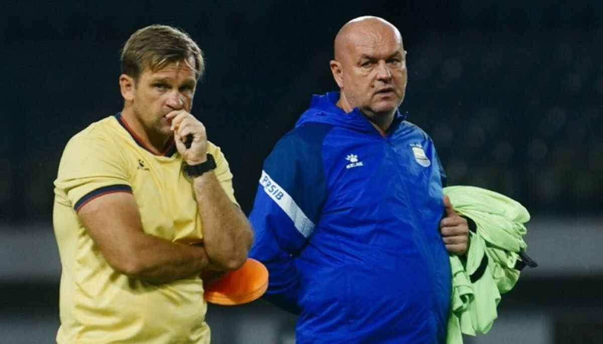 Manajemen PT Persib Bandung Bermartabat (PBB) resmi menunjuk Igor Tolic menjadi pelatih kepala Persib Bandung, menggantikan Bojan Hodak.