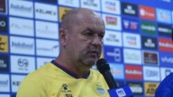 Pelatih Persib Bandung Bojan Hodak menegaskan, pihaknya hanya fokus pada tim sendiri untuk menghadapi Bhayangkara FC, Kamis (30/4/2026).