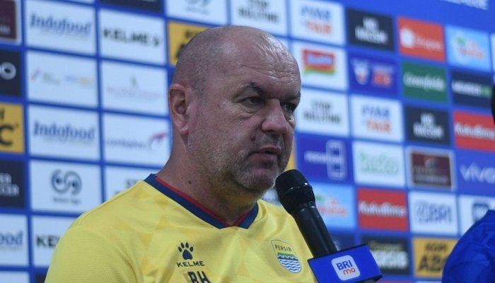 Pelatih Persib Bandung Bojan Hodak menegaskan, pihaknya hanya fokus pada tim sendiri untuk menghadapi Bhayangkara FC, Kamis (30/4/2026).