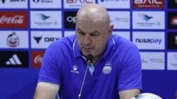 Pelatih Bojan Hodak kecewa kinerja wasit Yoko Suprianto yang memimpin laga Persib Bandung menghadapi Dewa United, Senin (20/4/2026) malam.