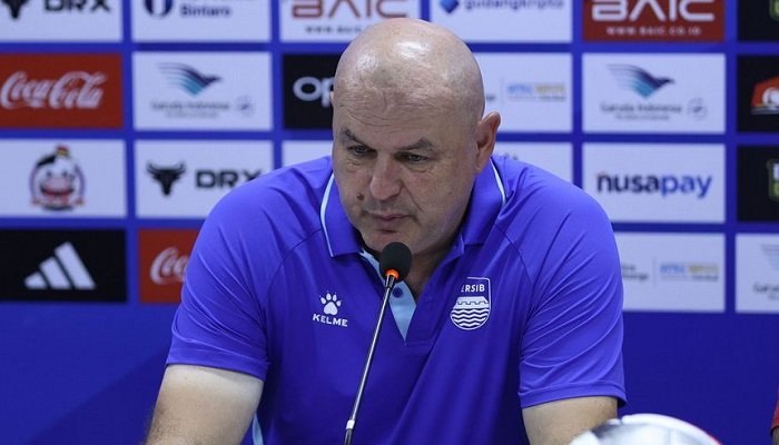 Pelatih Bojan Hodak kecewa kinerja wasit Yoko Suprianto yang memimpin laga Persib Bandung menghadapi Dewa United, Senin (20/4/2026) malam.