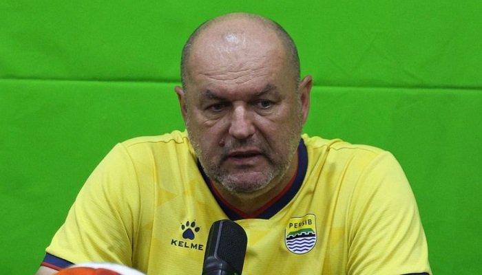 Pelatih Persib Bandung Bojan Hodak menilai laga Pekan 28 Super League 2025-2026, menghadapi Dewa United, tidak akan berjalan mudah.