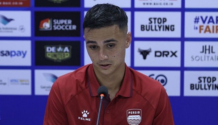 Pelatih Bojan Hodak kecewa kinerja wasit Yoko Suprianto yang memimpin laga Persib Bandung menghadapi Dewa United, Senin (20/4/2026) malam.