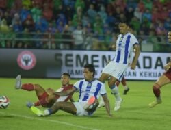 Brace Ramon Tanque Bawa Persib Bandung Tetap Aman dari Kejaran Borneo FC