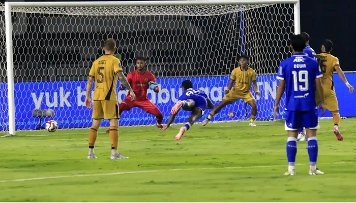 Persib Bandung bakal melakoni laga paling krusial di 5 laga sisa Super League 2025-2026, menghadapi Bhayangkara FC, Kamis (30/4/2026) malam.