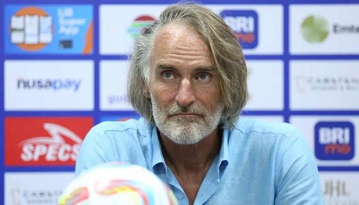 Pelatih Dewa United Jan Olde Riekerink memastikan timnya siap memberikan perlawanan terhadap Persib Bandung di BIS, Senin (20/4/2026) malam.