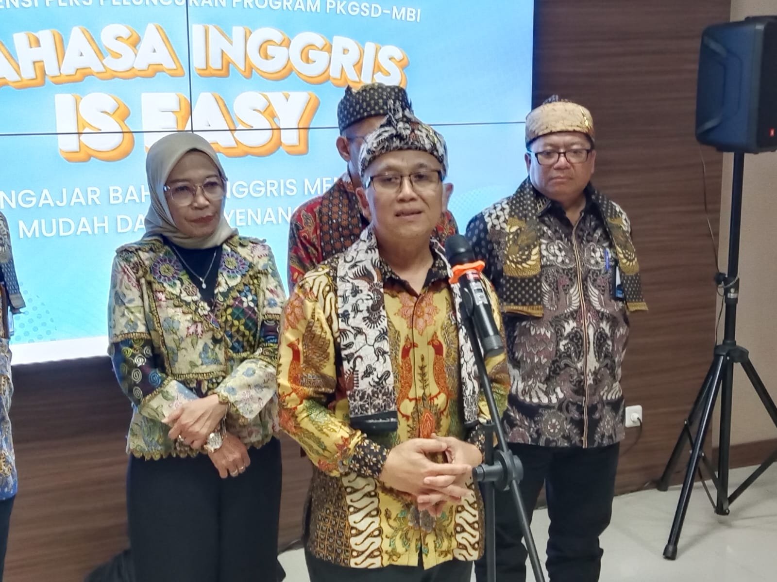Bahasa Inggris Jadi Mapel Wajib SD di 2027, Kemendikdasmen Mulai Latih Guru