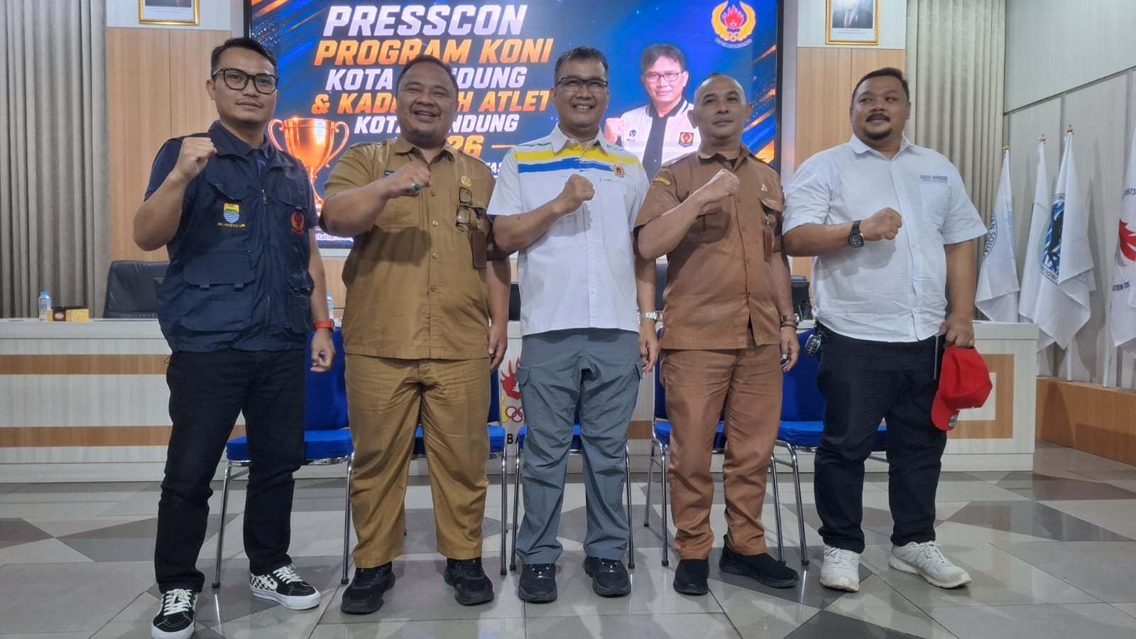 Ketua KONI Kota Bandung, Nuryadi (tengah). (foto: juaranews/rahman)