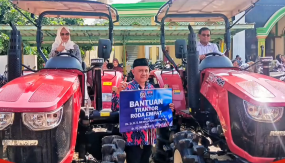 Petani Cipeujeuh Kulon Dapat Bantuan Traktor, Ratnawati: Pertanian Harus Naik Kelas