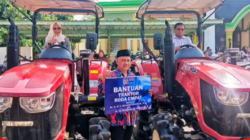Upaya memperkuat sektor pertanian terus dilakukan melalui dukungan alat produksi bagi para petani di daerah.