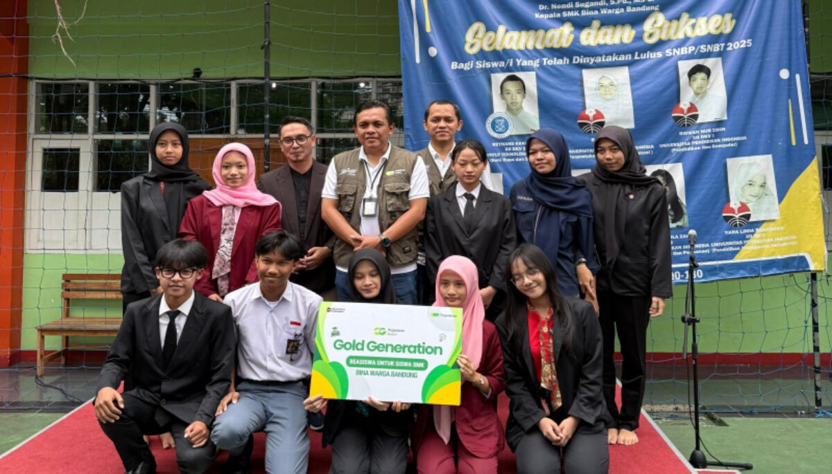 Dukung Pendidikan, Pegadaian Kanwil X Jabar Serahkan Beasiswa Gold Generation di SMK Bina Warga