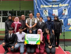 Dukung Pendidikan, Pegadaian Kanwil X Jabar Serahkan Beasiswa Gold Generation di SMK Bina Warga