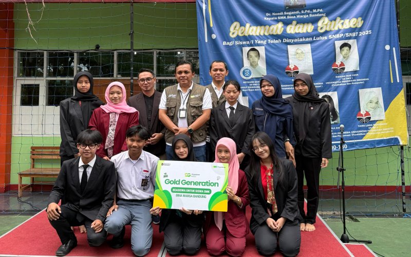 Dukung Pendidikan, Pegadaian Kanwil X Jabar Serahkan Beasiswa Gold Generation di SMK Bina Warga