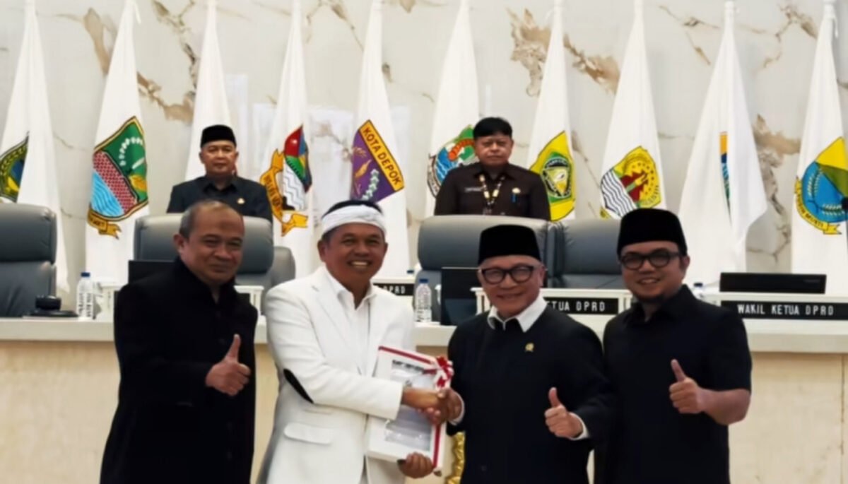 Ketua DPRD Jabar Serahkan Rekomendasi LKPJ 2025 kepada Gubernur