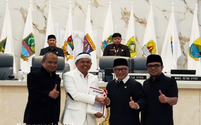 Ketua DPRD Jabar Serahkan Rekomendasi LKPJ 2025 kepada Gubernur