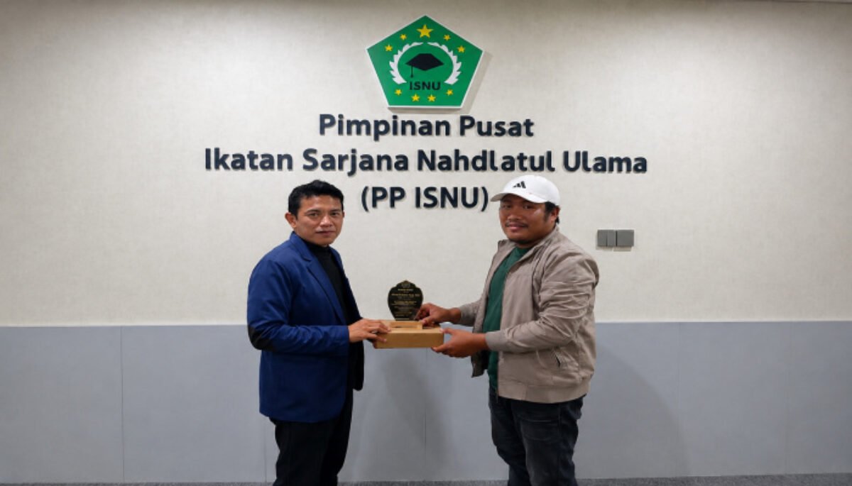 Pertemuan Ketua PC ISNU Pidie Tgk. Nanda Saputra dengan Sekjen PP ISNU Dr. Wardi Taufik di Kantor PP ISNU Jakarta berlangsung hangat.