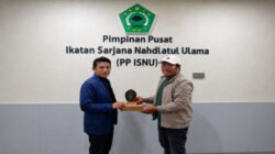 Pertemuan Ketua PC ISNU Pidie Tgk. Nanda Saputra dengan Sekjen PP ISNU Dr. Wardi Taufik di Kantor PP ISNU Jakarta berlangsung hangat.