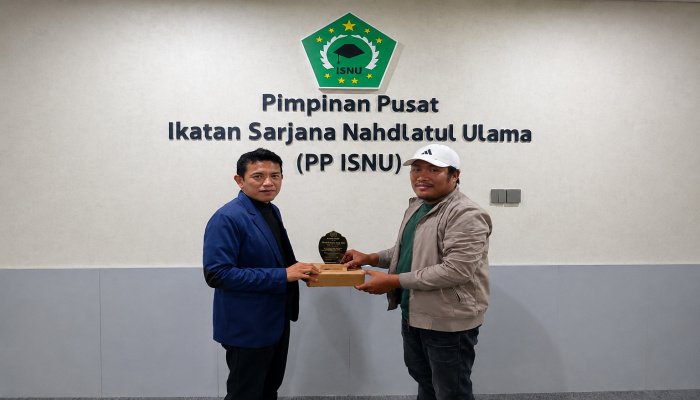 Pertemuan Ketua PC ISNU Pidie Tgk. Nanda Saputra dengan Sekjen PP ISNU Dr. Wardi Taufik di Kantor PP ISNU Jakarta berlangsung hangat.