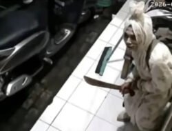 Teror Pocong Bersenjata Resahkan Warga Bandung Barat