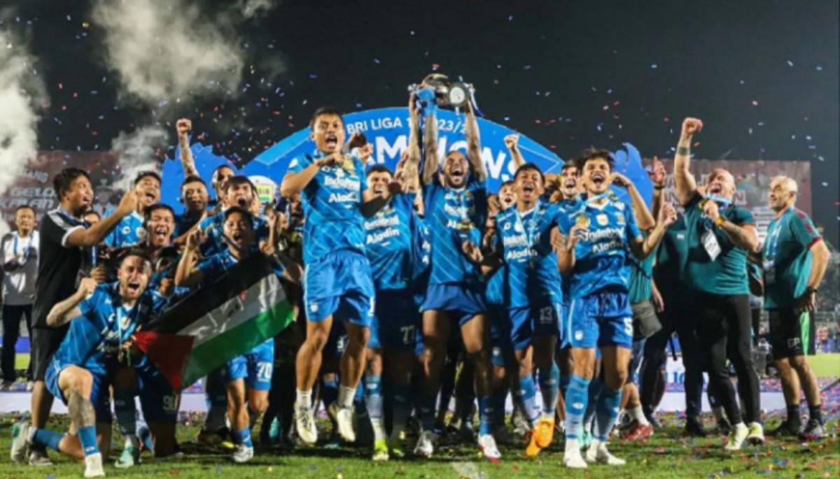 Persib Bandung kembali meraih Lisensi Klub Profesional AFC. Dengan keluarnya lisensi ini, Persib siap bertarung di kompetisi level Asia.