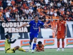 Menang 2-1 di Samarinda: Persib Bandung Tetap di Jalur Juara, Persija Jakarta Tersingkir