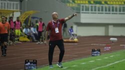Pelatih Persib Bandung Bojan Hodak dipastikan tidak bisa mendampingi pasukannya saat menghadapi PSM Makassar, Minggu (17/5/2026) malan.