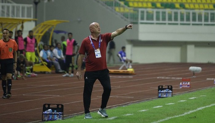 Pelatih Persib Bandung Bojan Hodak dipastikan tidak bisa mendampingi pasukannya saat menghadapi PSM Makassar, Minggu (17/5/2026) malan.