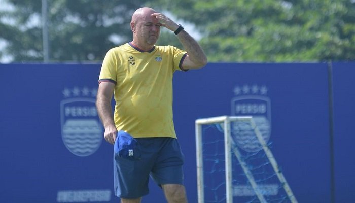 Pelatih Persib Bandung Bojan Hodak menegaskan, timnya siap menghadapi Persija Jakarta, di Stadion Segiri, Samarinda.