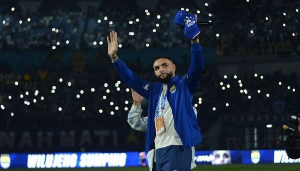 Cedera Hamstring, Layvin Kurzawa Absen Bela Persib Bandung hingga Akhir Musim