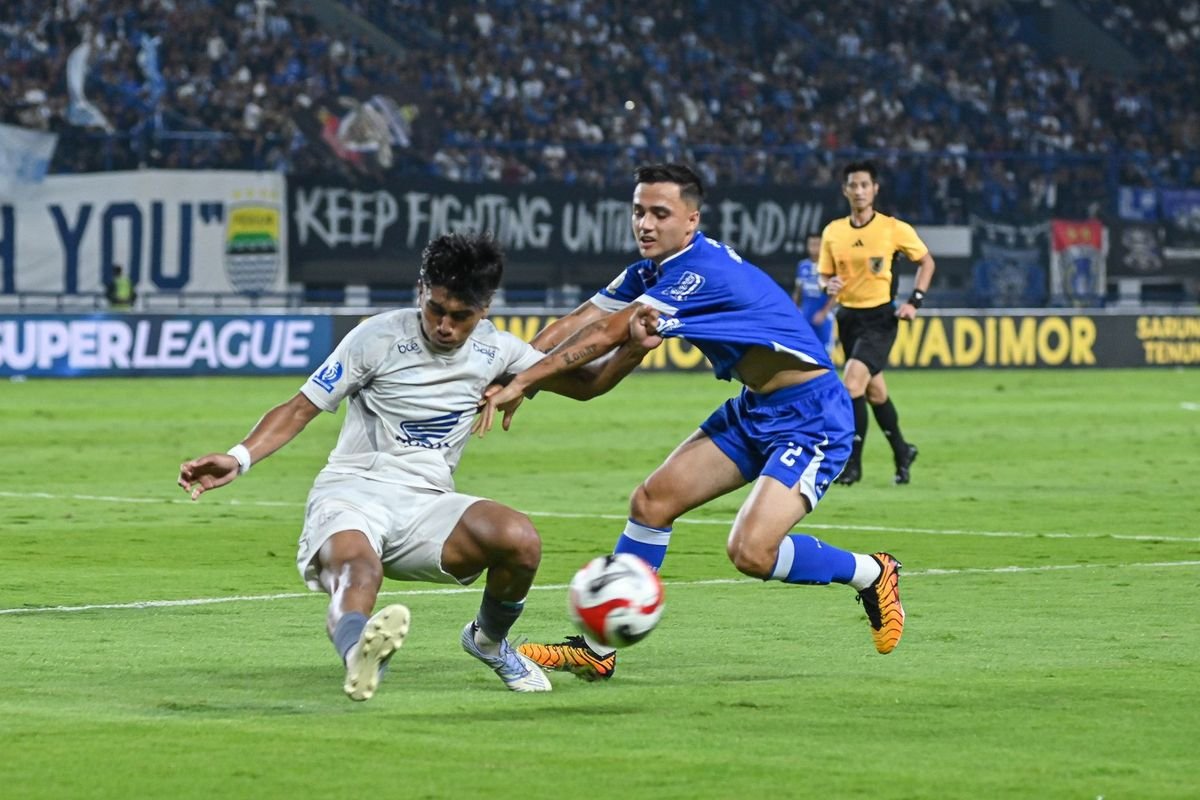 DUA pertandingan sisa laga Super League 2025-2026 ini sangat menentukan bagi perjalanan Persib Bandung mendapatkan trofi ketiga beruntun. 