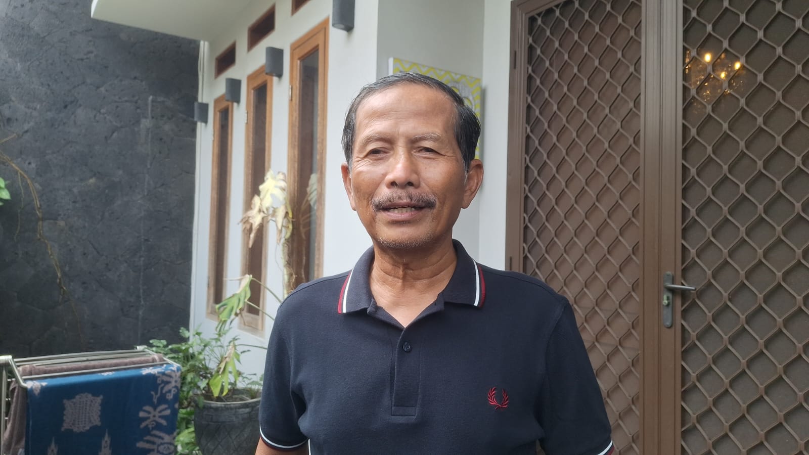 Mantan pemain dan pelatih Persib Bandung, Djadjang Nurjdaman. (foto:juaranews/rahman)